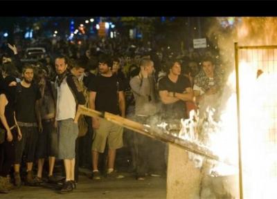 دانشجویان کانادایی با پلیس درگیر شدند