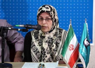 آذر منصوری: چرا باید به نام دین با رفتن زنان به استادیوم مقابله گردد
